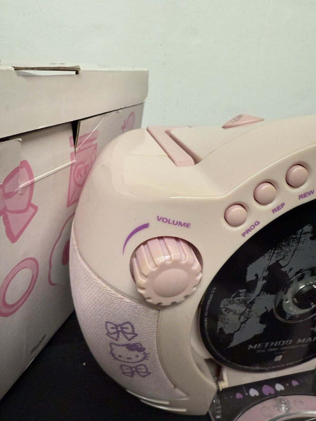 2004 Hello Kitty Portable CD Boombox Cassette Player AM/FM Radio Box Parts Works - thriftgoblin
