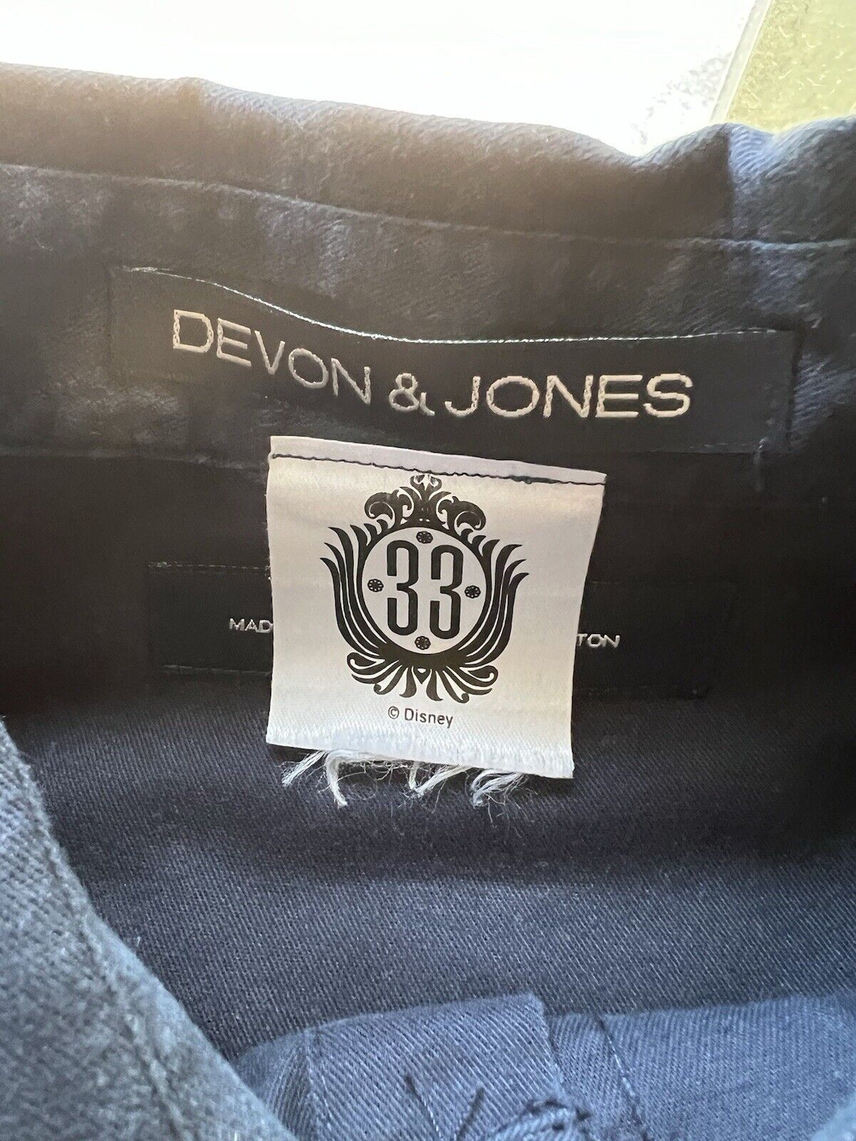 Club 33 Embroidered tag Mens XL Blue Longsleeve Button Up Devon & Jones Disneyland Rare - thriftgoblin