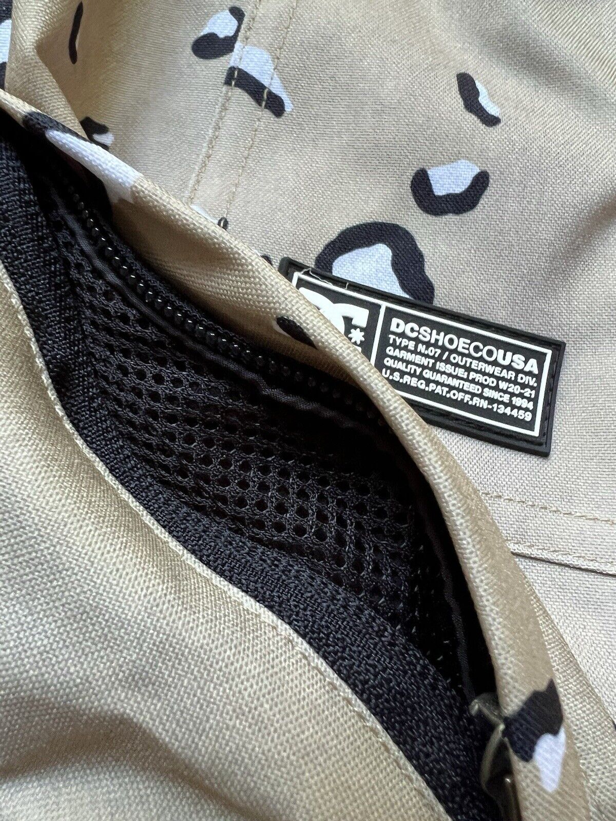 DC SHOES SNOWBOARD PANTS SPLIT CAMO 15k Waterproof Vents Brown Gray Winter Gear - thriftgoblin