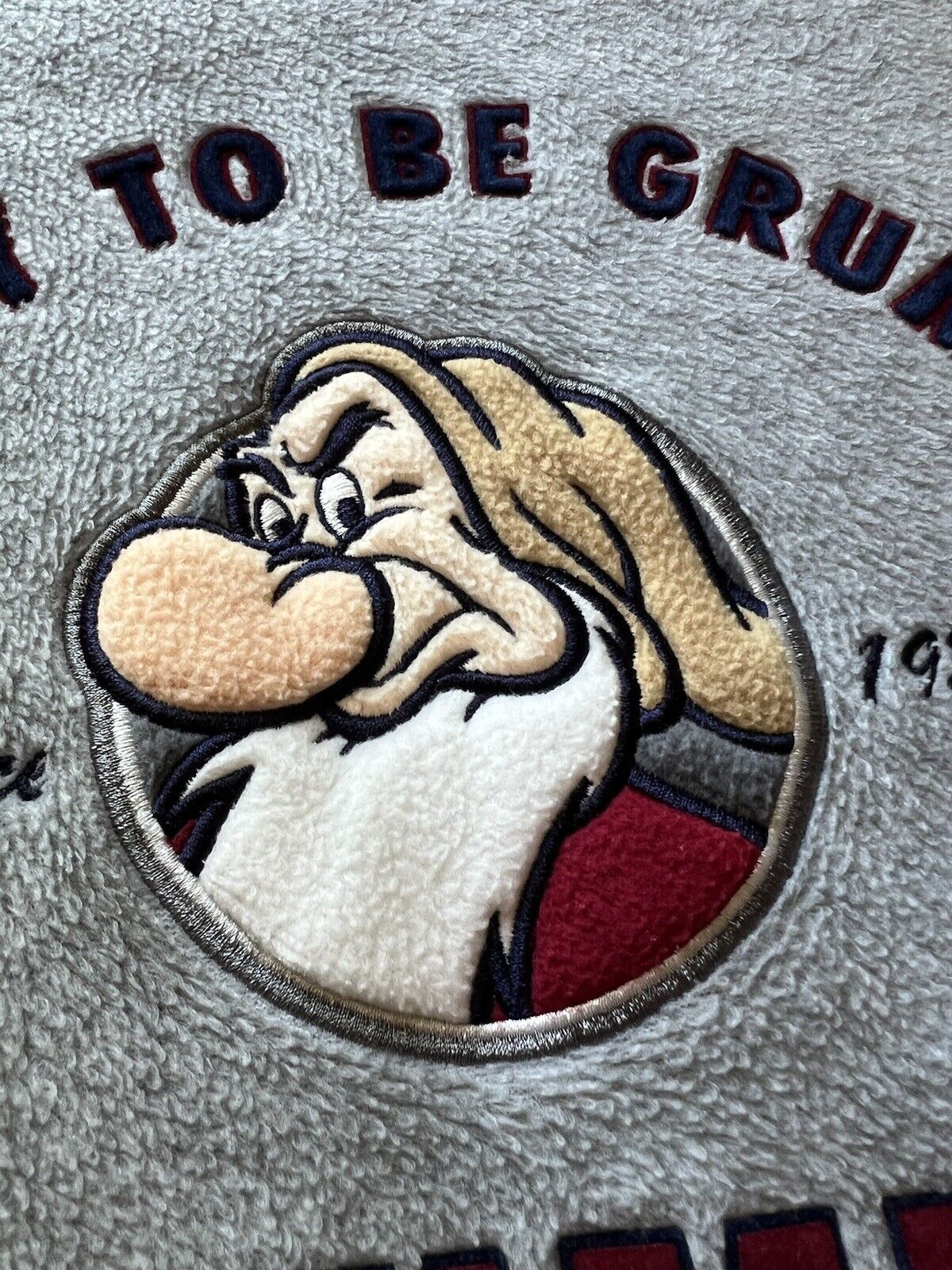 Disney Store "GRUMPY" Men xLarge Gray Polyester Fleece Sweatshirt Embroidered - thriftgoblin