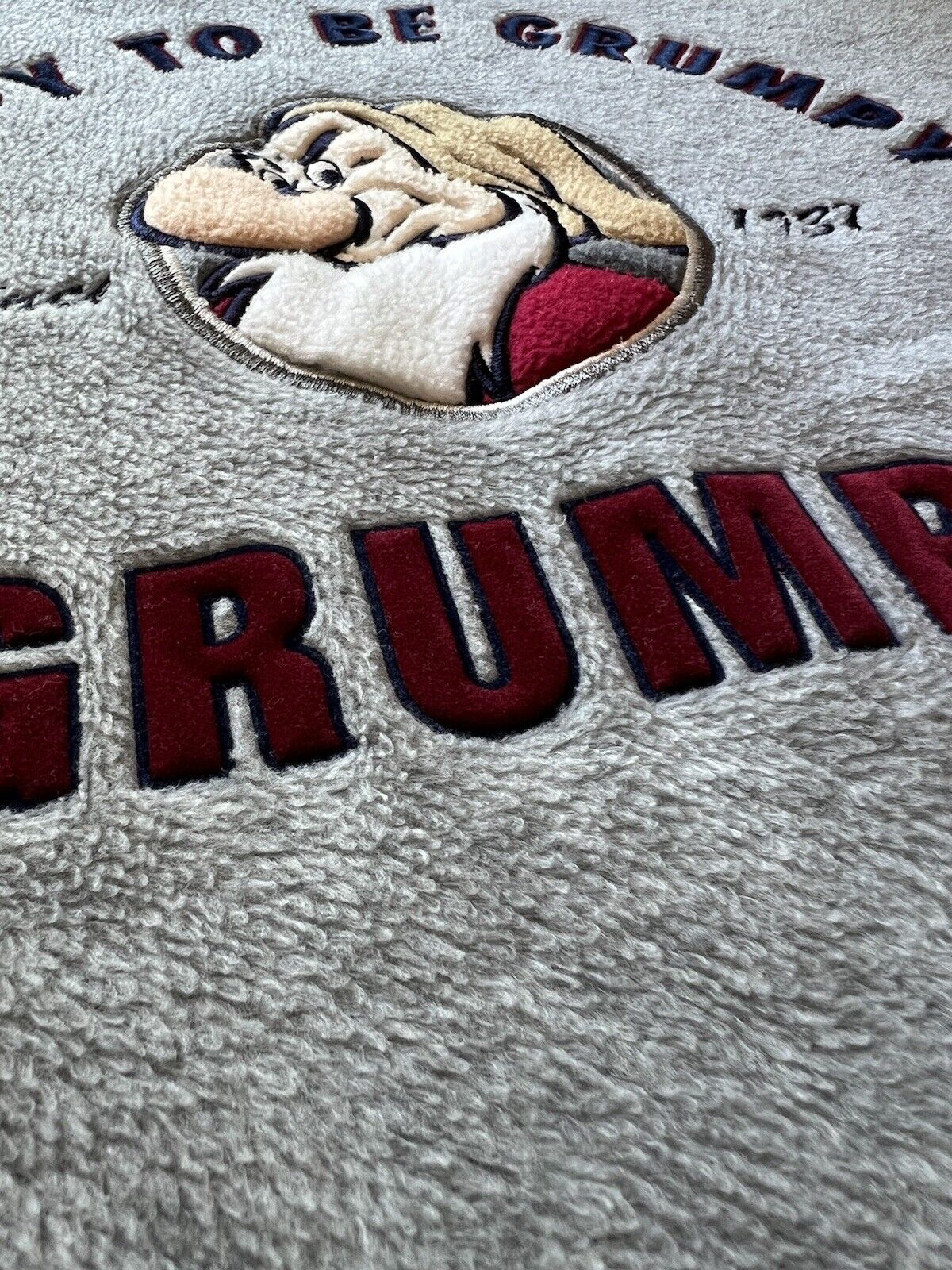 Disney Store "GRUMPY" Men xLarge Gray Polyester Fleece Sweatshirt Embroidered - thriftgoblin
