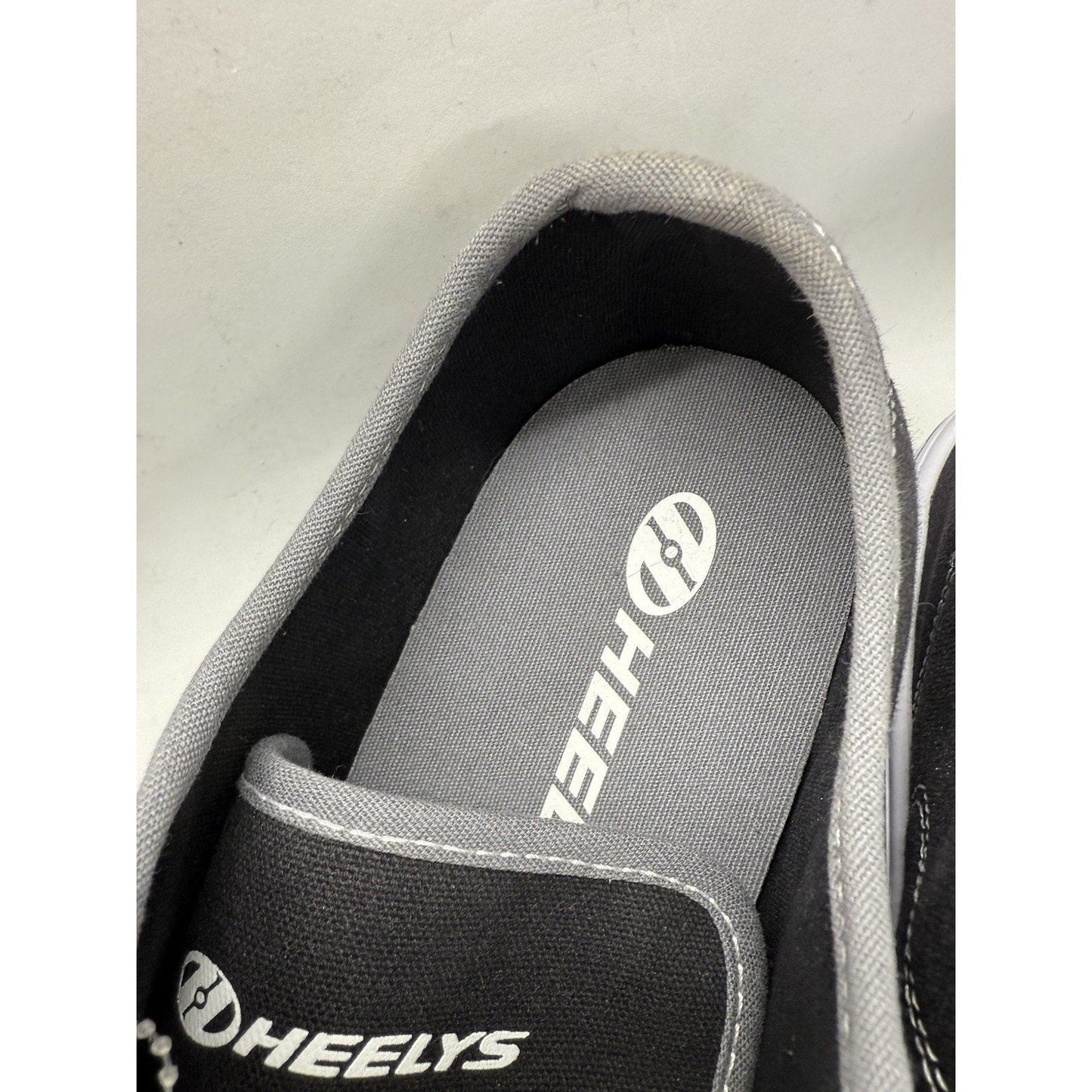 Heelys Men’s Size 11 Black Canvas Skate Shoes With Wheels HES10459 New Adult Fun - thriftgoblin