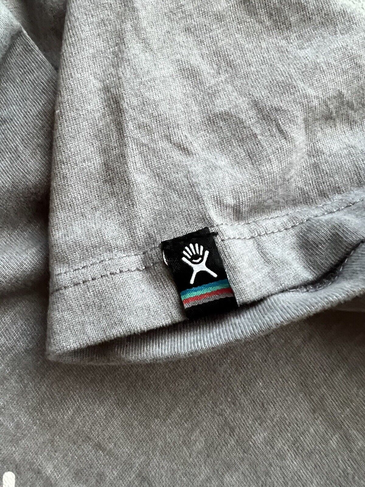 Hydro Flask Women's MOISTURE WICKING Grey Logo T-Shirt Sz XL Hiking Camping SS - thriftgoblin