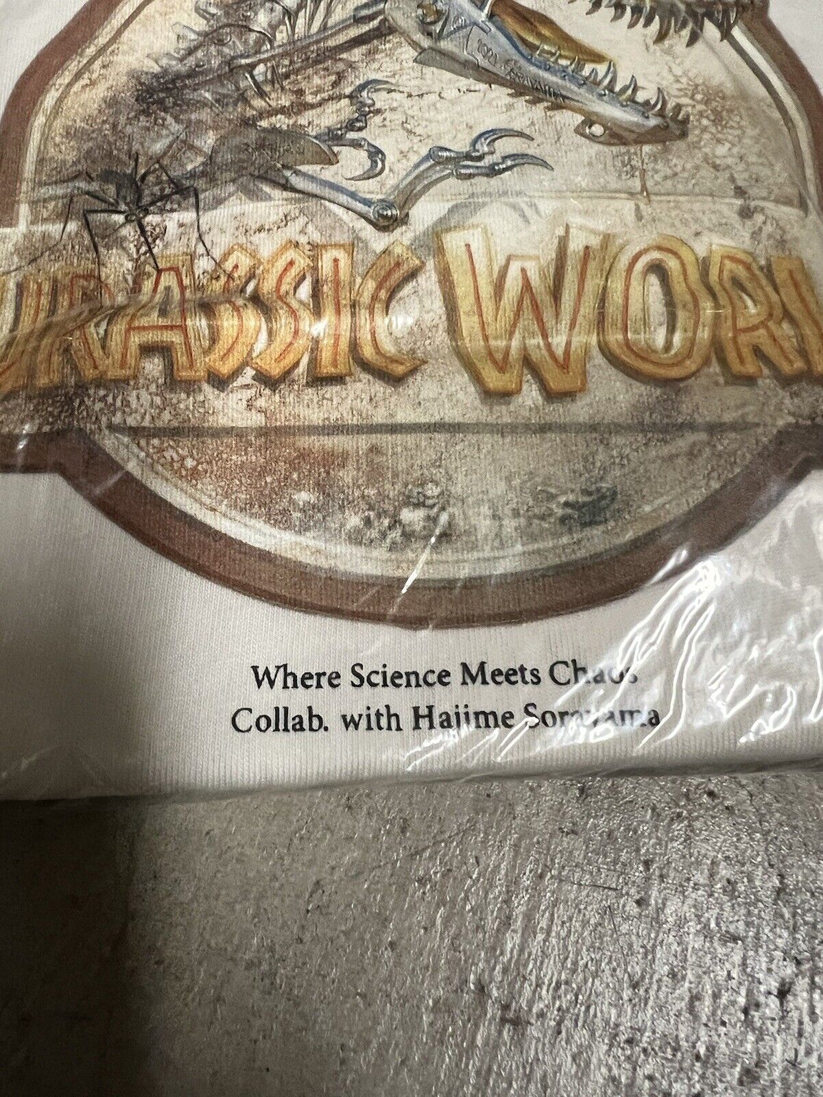 Jurassic World Collab Hajime Sorayama Uniqlo Off White Mens T-Shirt Science Park Large - thriftgoblin
