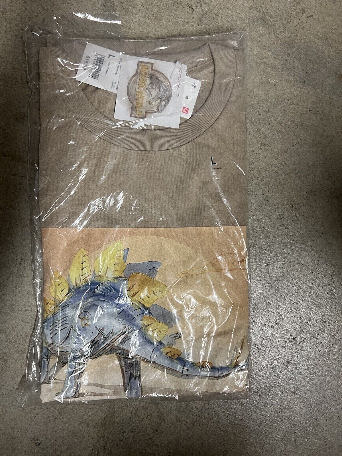 Jurassic World Collab Hajime Sorayama Uniqlo Sand Mens T-Shirt L Stegosaurus - thriftgoblin