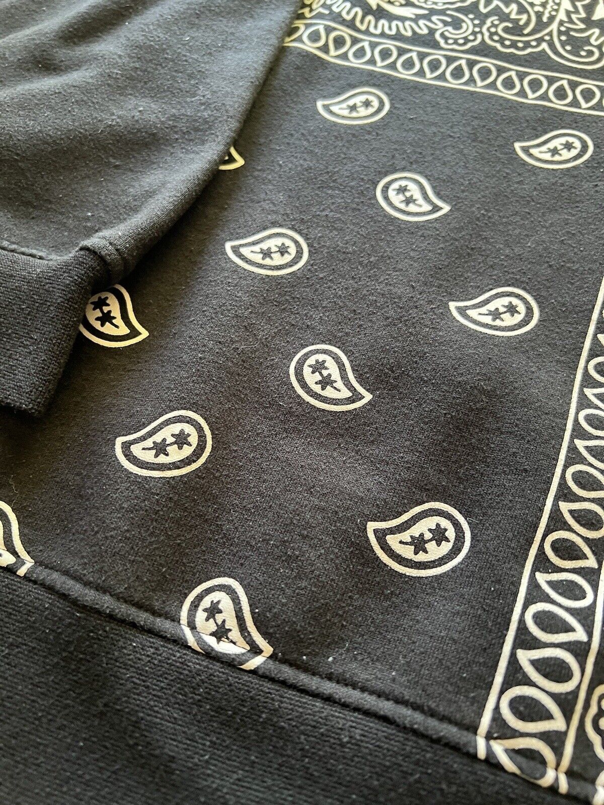 Last Kings Black Men’s Size Large Paisley Stars CrewNeck Black Sweatshirt Street - thriftgoblin