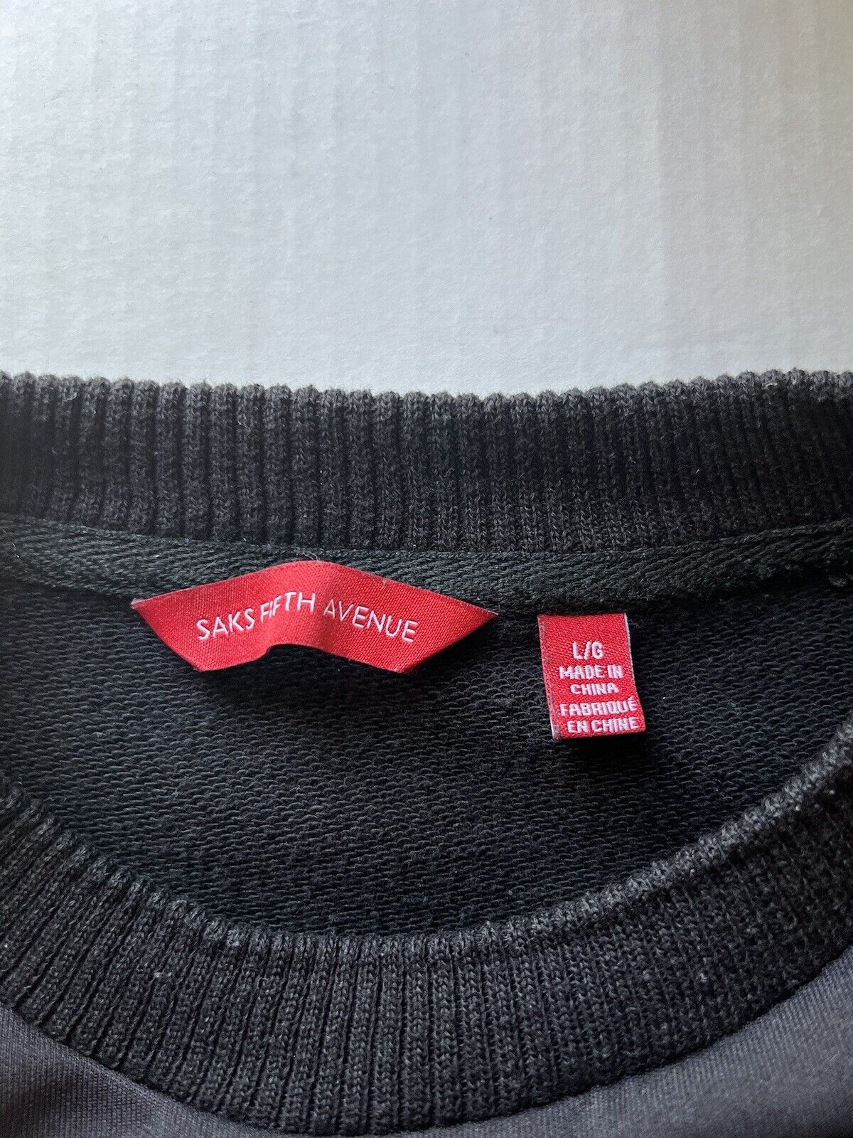 Saks Fifth Avenue Crewneck Sweater Men’s L Pockets Stripe Wrist - thriftgoblin