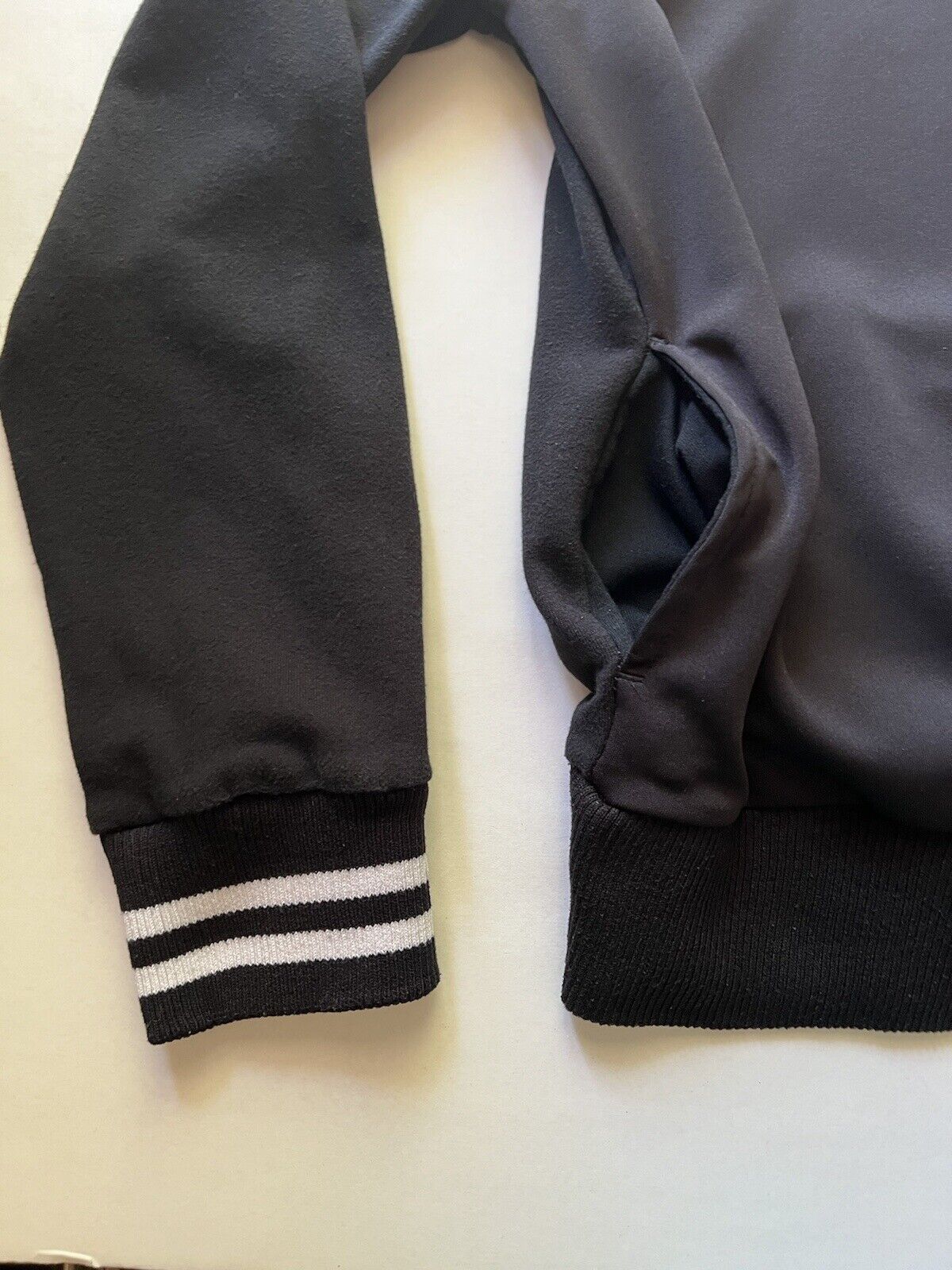 Saks Fifth Avenue Crewneck Sweater Men’s L Pockets Stripe Wrist - thriftgoblin