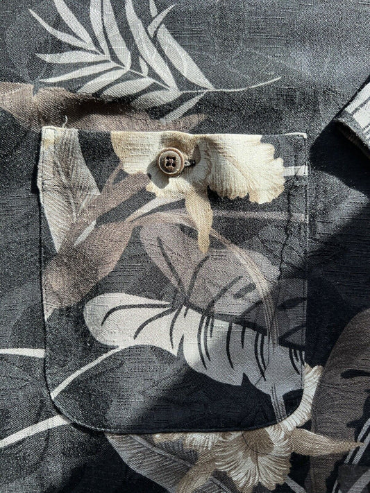 Van Heusen 100% Silk Dress Shirt Flowers. Casual. Black Mens XL. Machine wash. - thriftgoblin