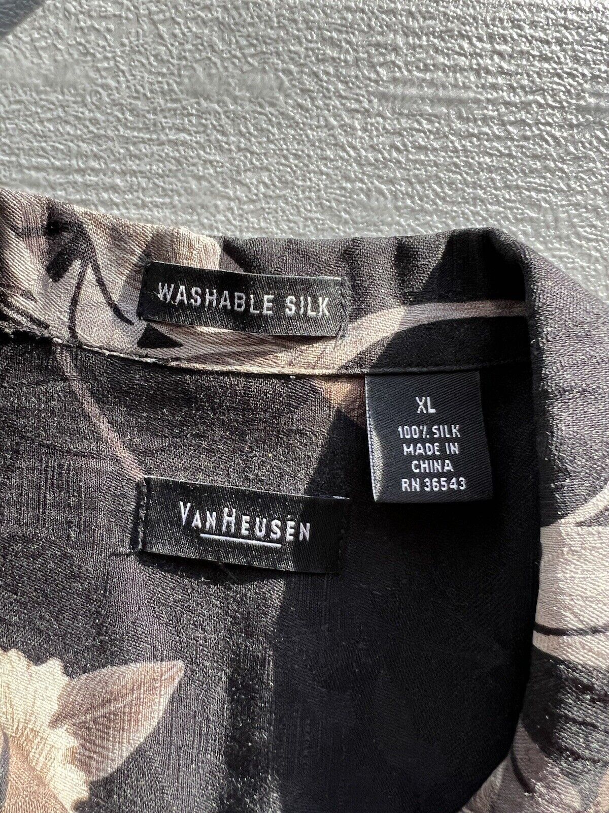 Van Heusen 100% Silk Dress Shirt Flowers. Casual. Black Mens XL. Machine wash. - thriftgoblin