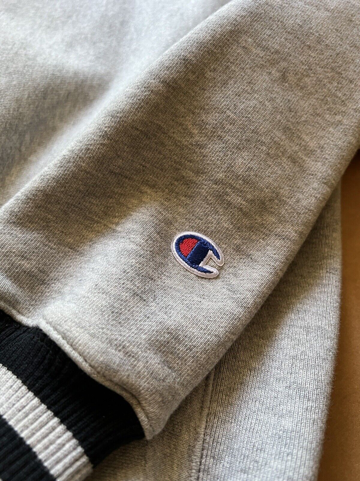 Vintage Champion Reverse Weave Sweatshirt Mens M Gray. Great Fit. Soft Embroider - thriftgoblin