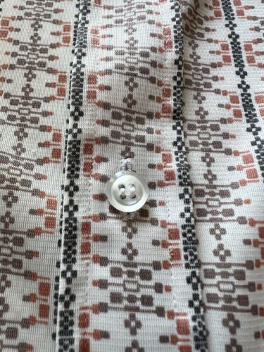 Wing Kee of Hong Kong Button Up Shirt Short Sleeve Mens White Slim Geometric - thriftgoblin