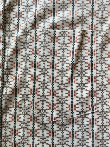 Wing Kee of Hong Kong Button Up Shirt Short Sleeve Mens White Slim Geometric - thriftgoblin