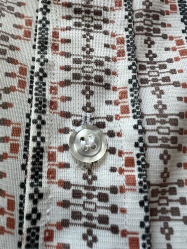 Wing Kee of Hong Kong Button Up Shirt Short Sleeve Mens White Slim Geometric - thriftgoblin