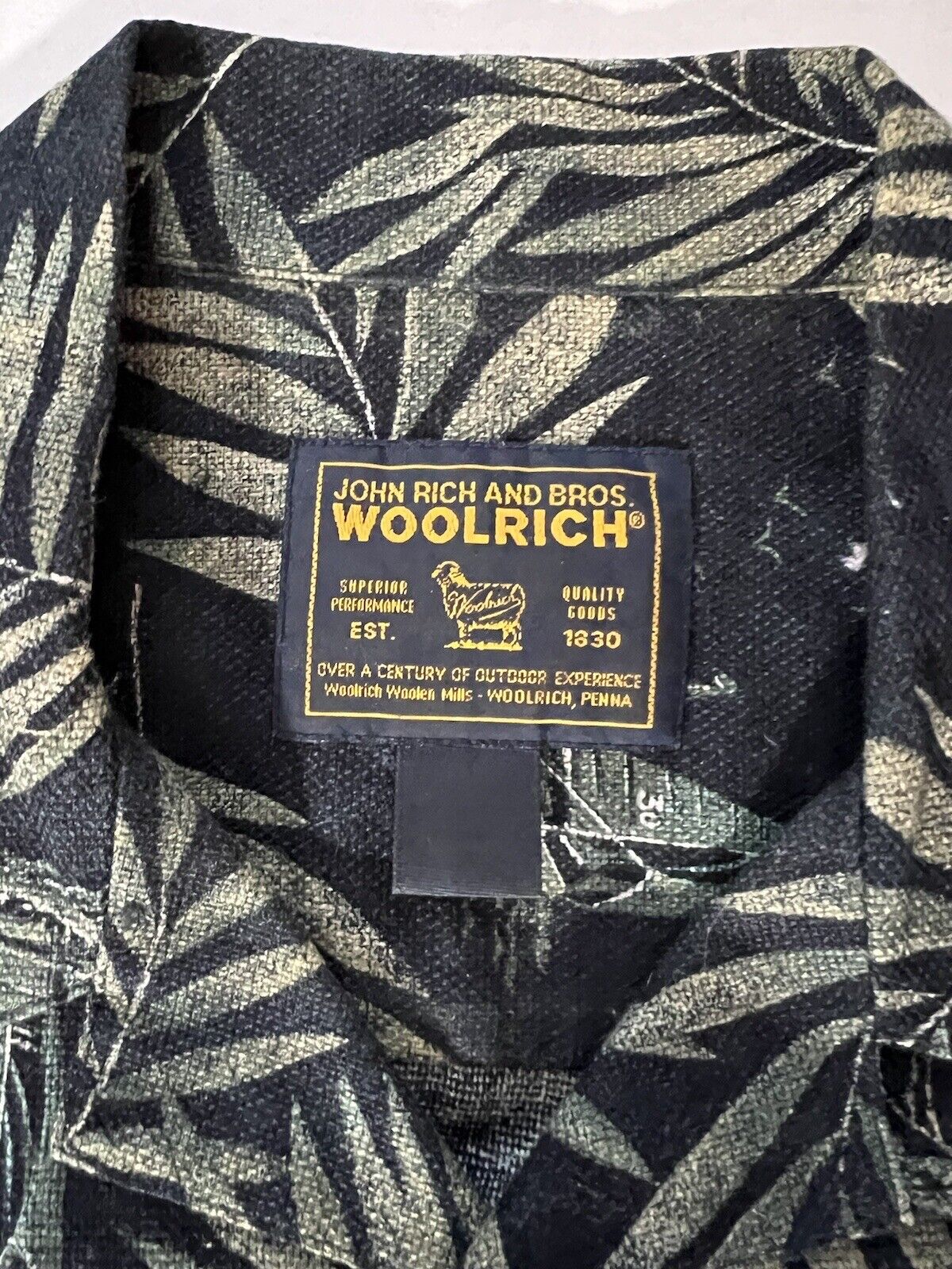 WOOLRICH Hawaii Shirt Blue Palm Trees Boats Mens Large s/s Button Up Woven - thriftgoblin