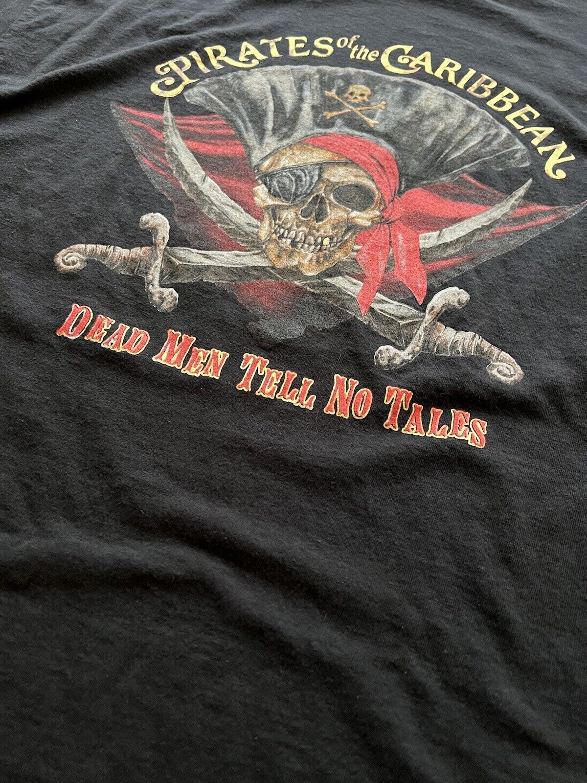 Y2K Disneyland Resort Pirates of the Caribbean T-shirt Dead Men Tell No Tales - thriftgoblin