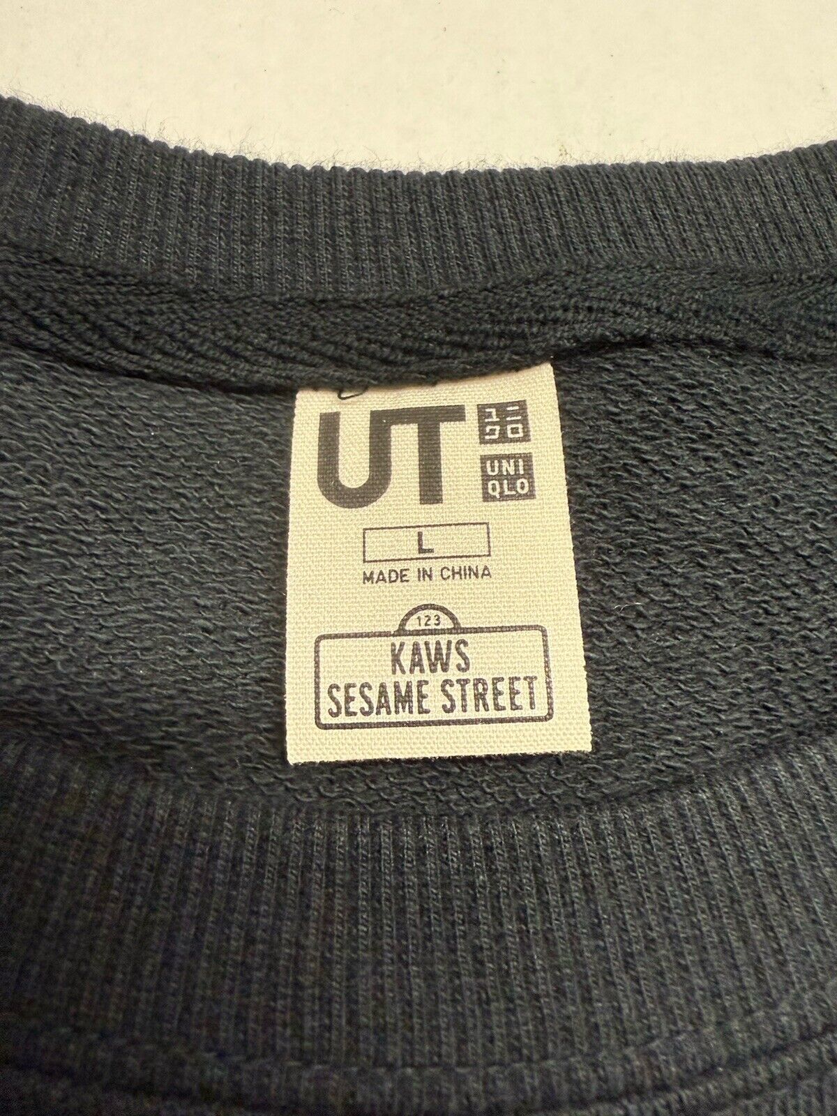 2018 Uniqlo x Kaws x Sesame Street XX Sweatshirt Black Crewneck Sweater Mens L - thriftgoblin