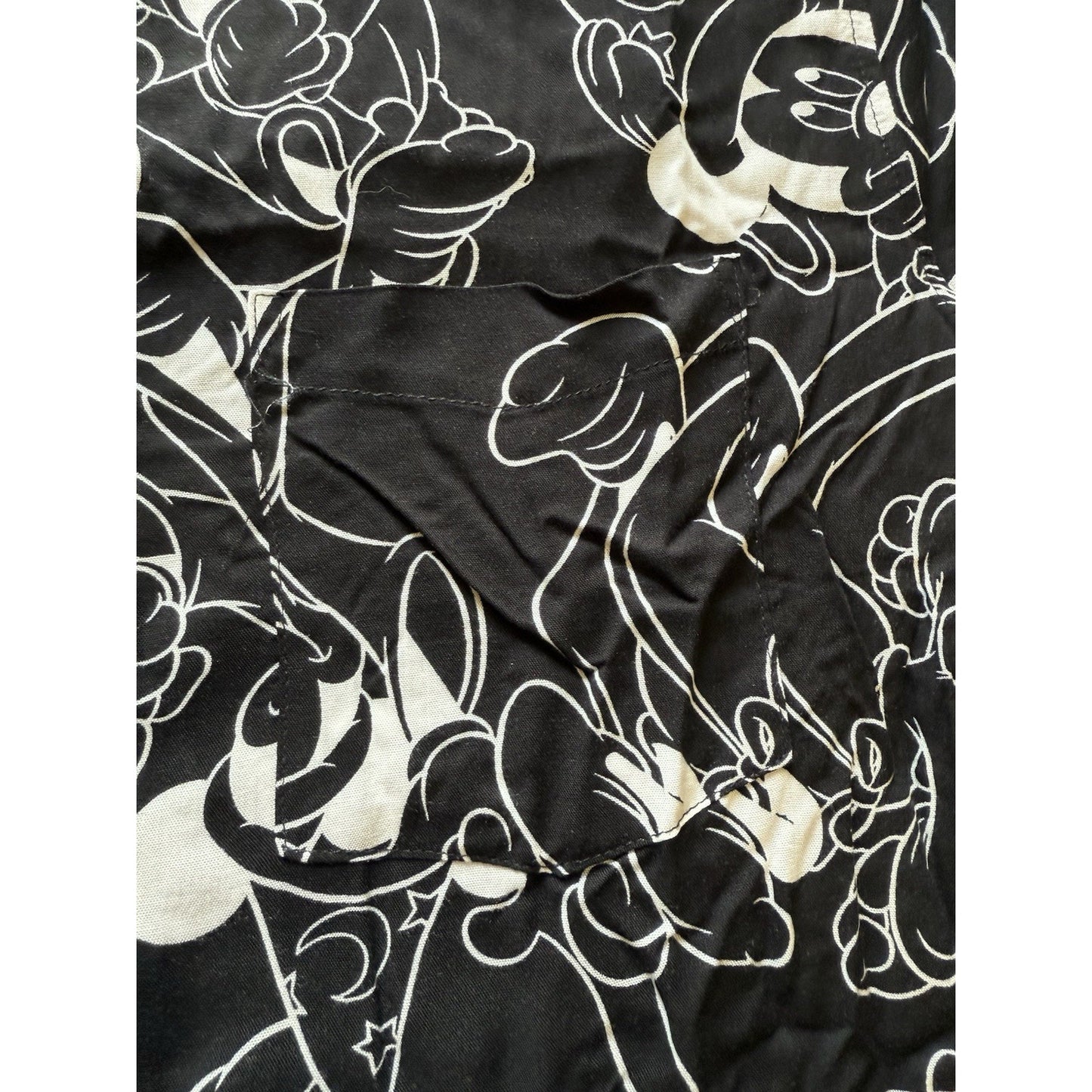 Disney Divided Men’s Size XL Shirt Black White Patterned Mickey Mouse Sorcerer