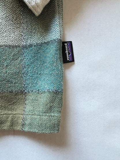 Patagonia Men's Long-Sleeved Green Flannel Shirt Size S Organic Cotton Classic
