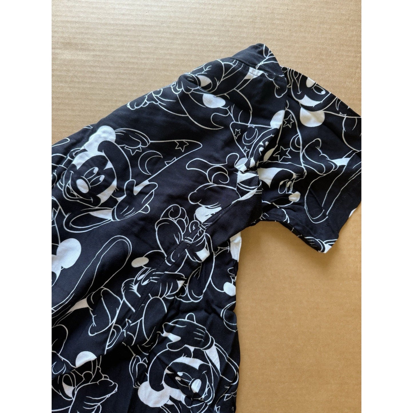 Disney Divided Men’s Size XL Shirt Black White Patterned Mickey Mouse Sorcerer