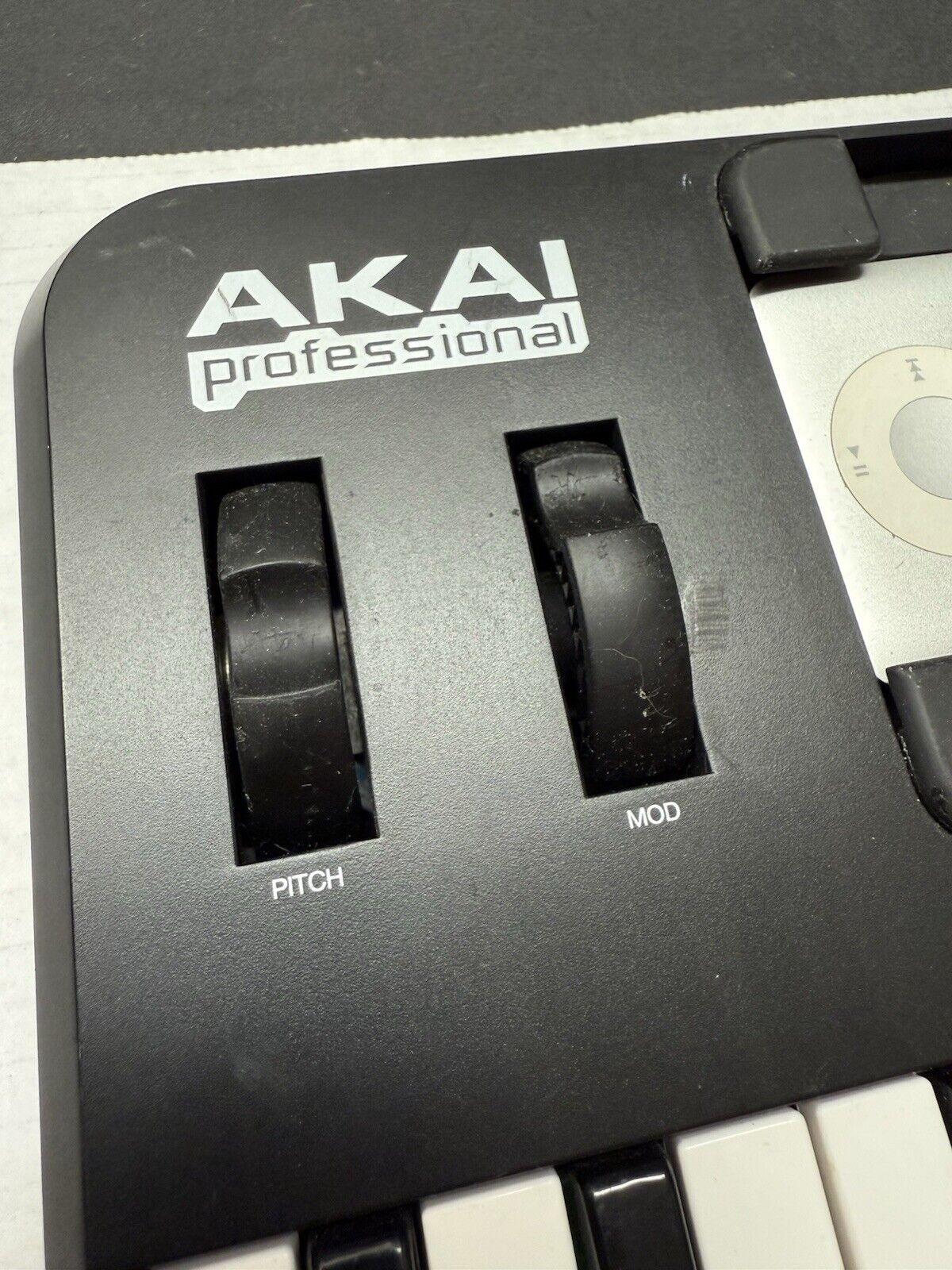 Akai SynthStation 25 iPad MIDI Portable Keyboard Controller Synth Station - thriftgoblin