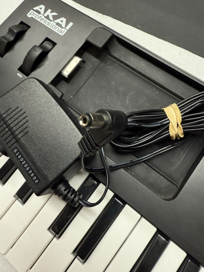 Akai SynthStation 25 iPad MIDI Portable Keyboard Controller Synth Station - thriftgoblin