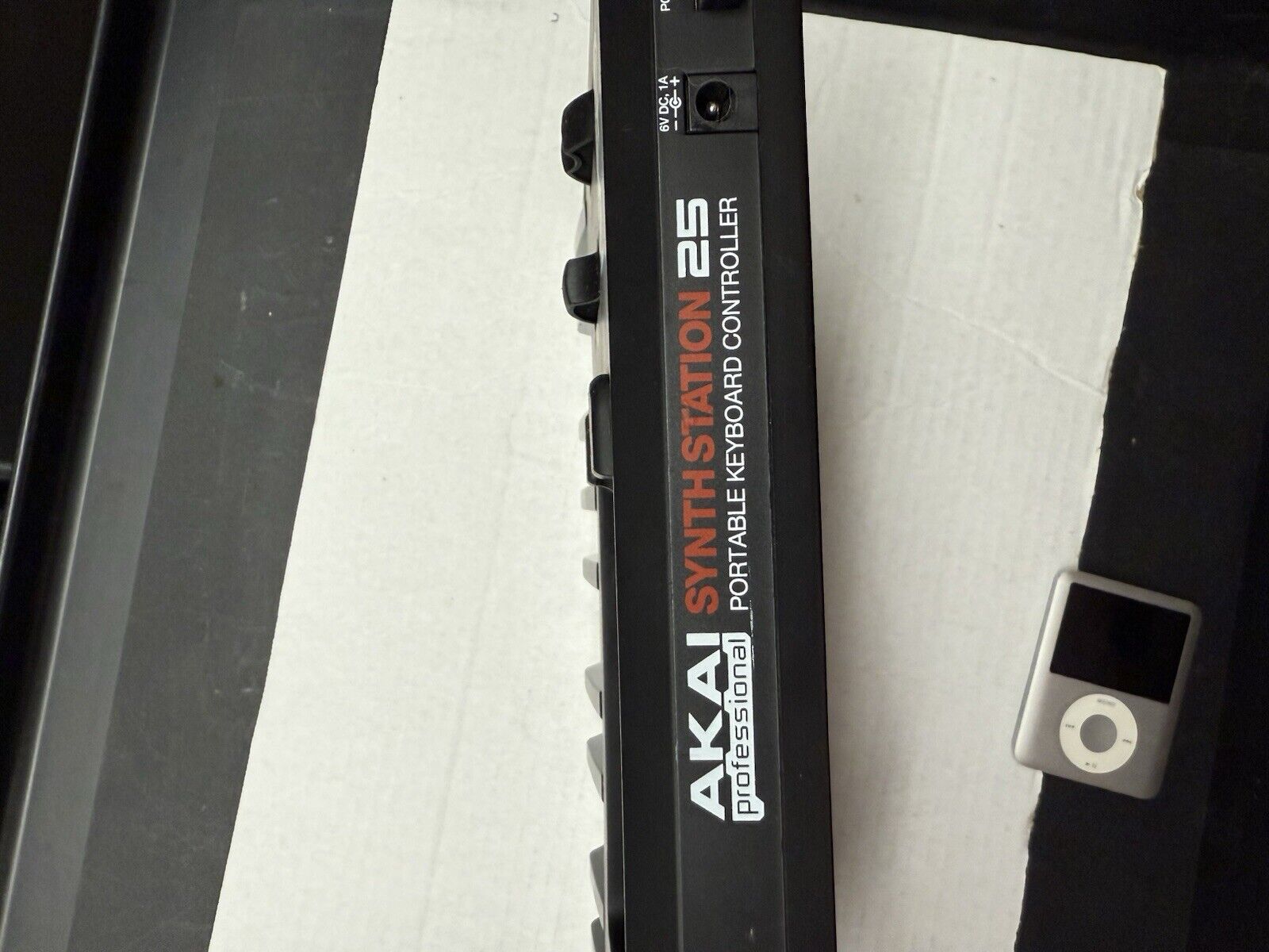 Akai SynthStation 25 iPad MIDI Portable Keyboard Controller Synth Station - thriftgoblin