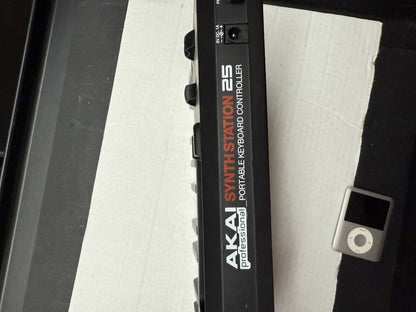 Akai SynthStation 25 iPad MIDI Portable Keyboard Controller Synth Station - thriftgoblin