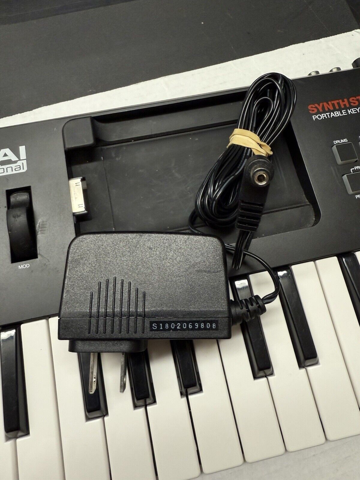 Akai SynthStation 25 iPad MIDI Portable Keyboard Controller Synth Station - thriftgoblin