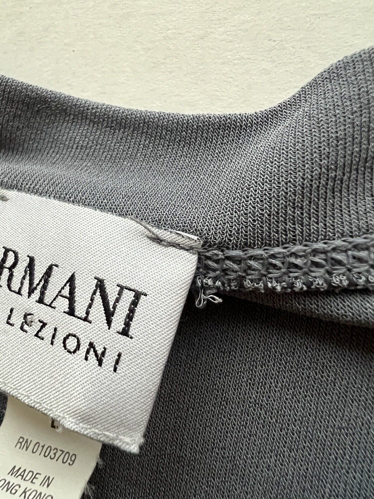 Armani Collezioni Crew Neck Textured T Shirt Men's Large Brown Black - thriftgoblin