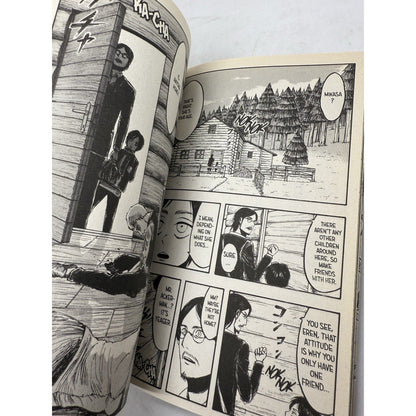Attack on Titan Vol 2 by Hajime Isayama English Paperback Manga Kodansha - thriftgoblin