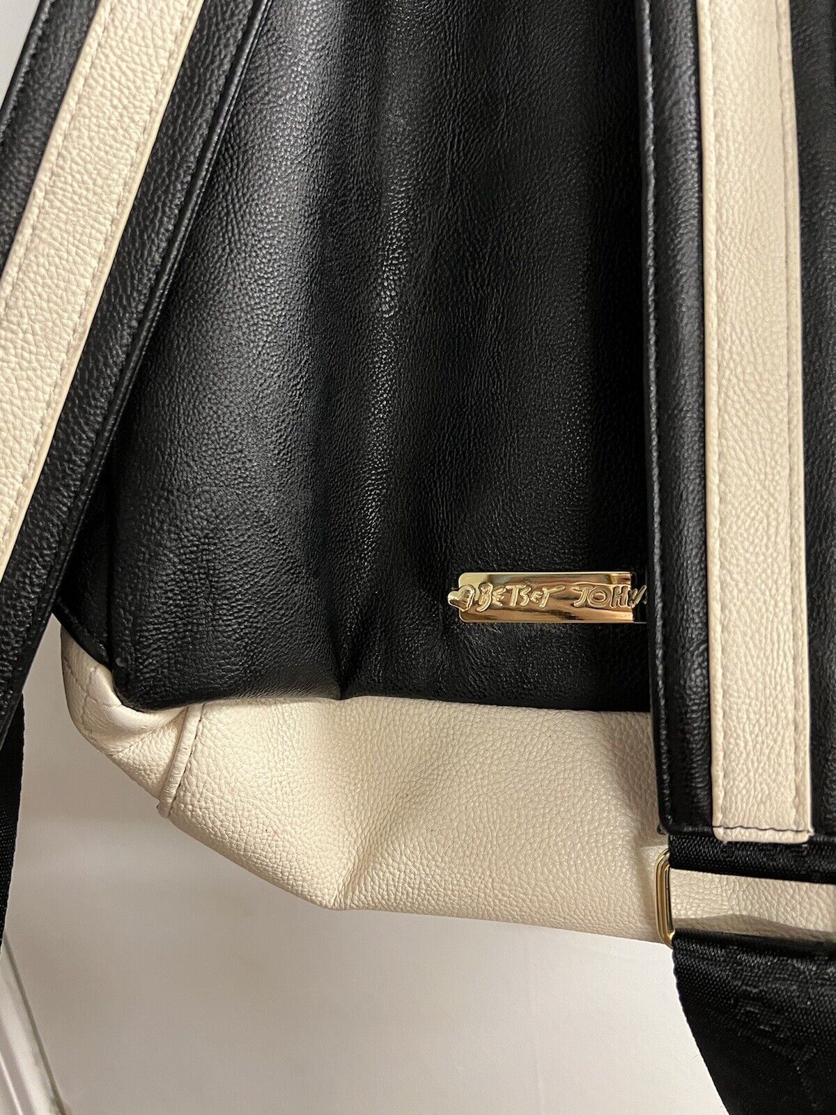 Betsey Johnson Pug Dog Quilted White And Black Faux Leather Backpack W Ball - thriftgoblin