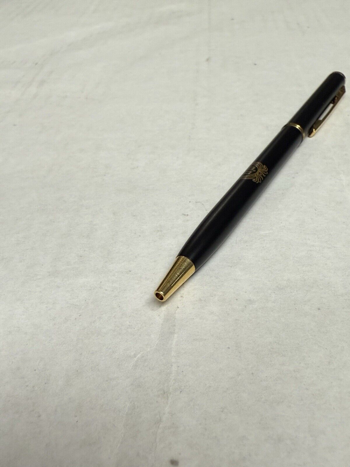 Club 33 Disney Set Of Disneyland Pen Ballpoint Retired Logo Black Gold Disneyana - thriftgoblin