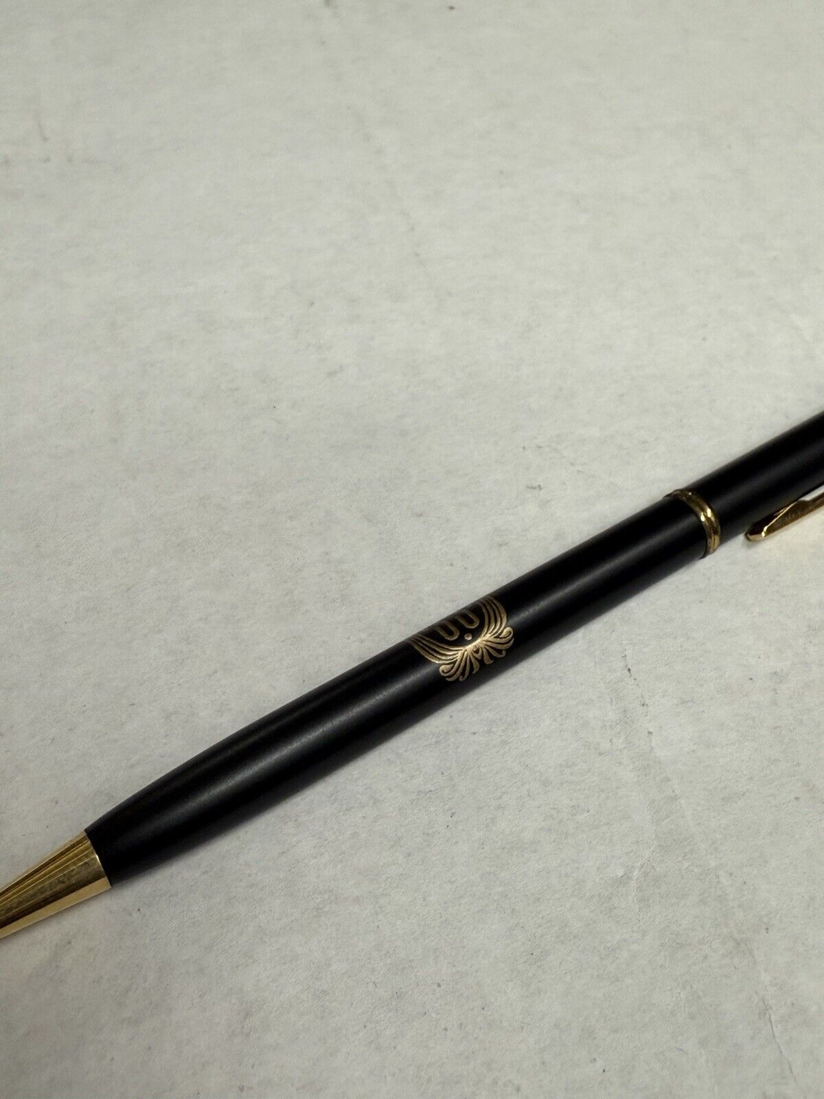 Club 33 Disney Set Of Disneyland Pen Ballpoint Retired Logo Black Gold Disneyana - thriftgoblin