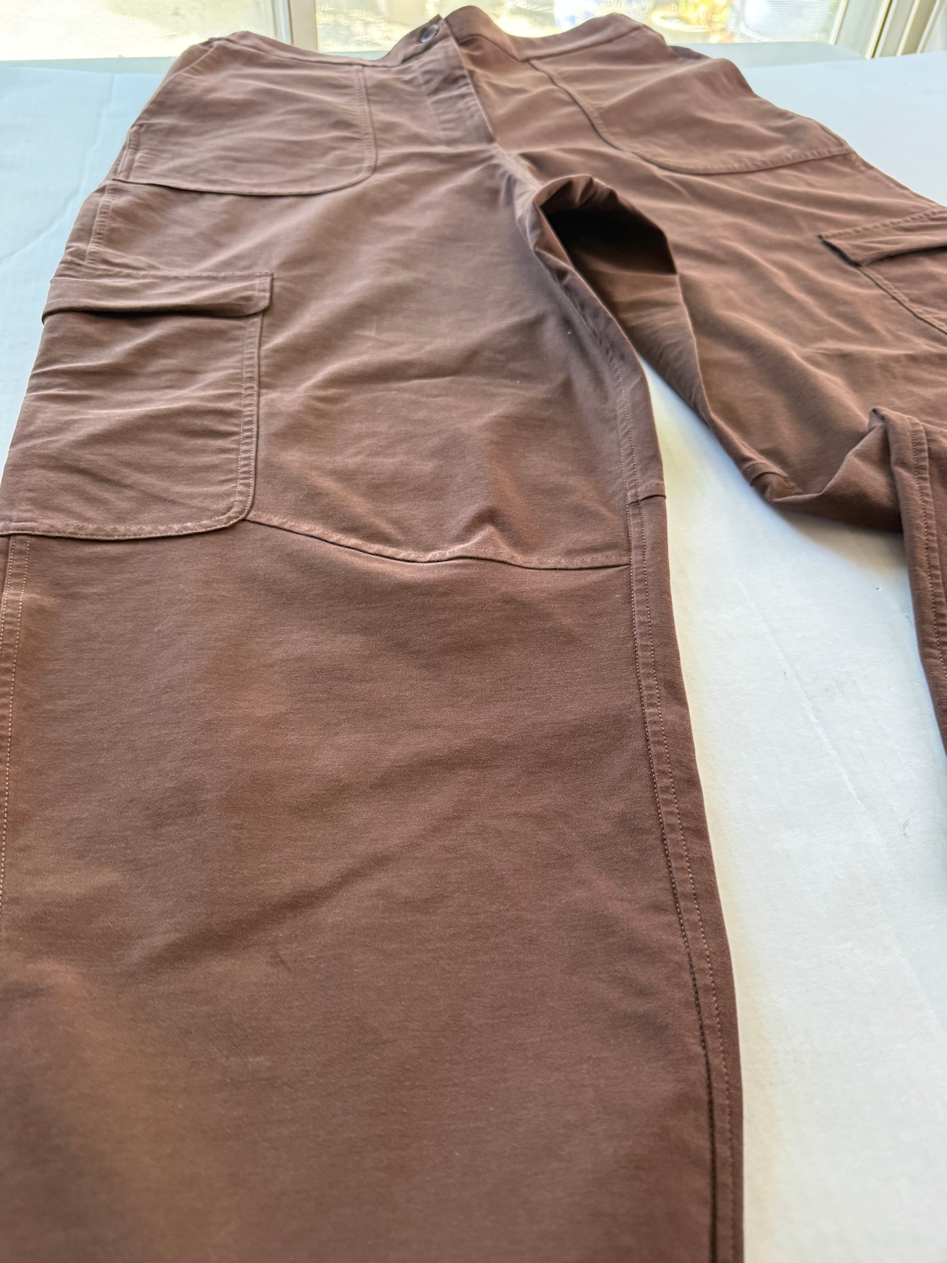 Lululemon cargo pants back button and waistband