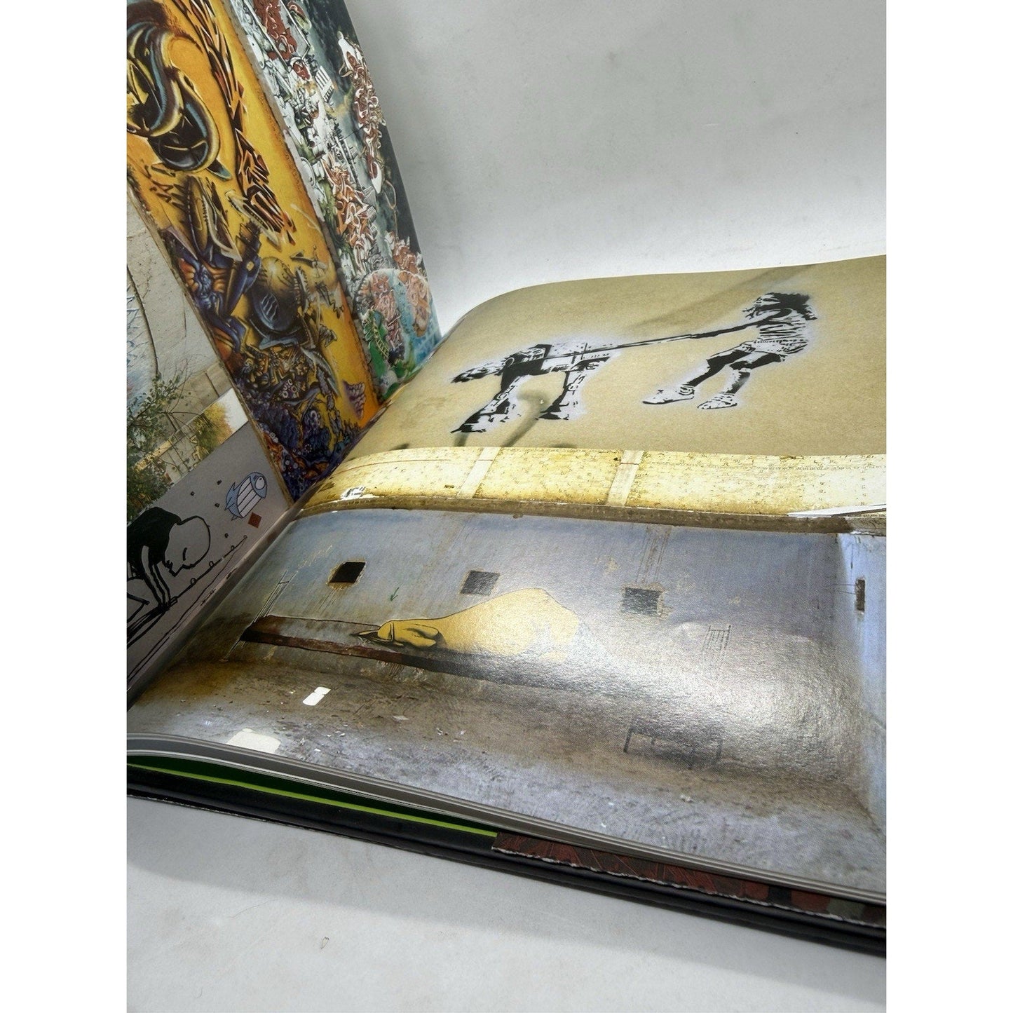 Graffiti World Street Art From Five Continents by Nicholas Ganz (2004) Bombing - thriftgoblin