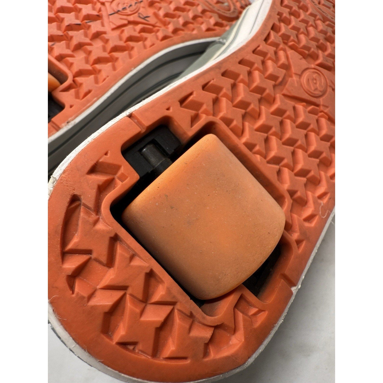 Heelys 770151 Gray Orange Shoes Men’s 10 Roller Skate Sneakers Rare Wheel Adult - thriftgoblin