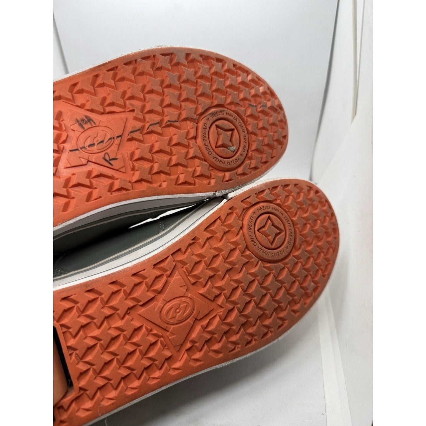 Heelys 770151 Gray Orange Shoes Men’s 10 Roller Skate Sneakers Rare Wheel Adult - thriftgoblin