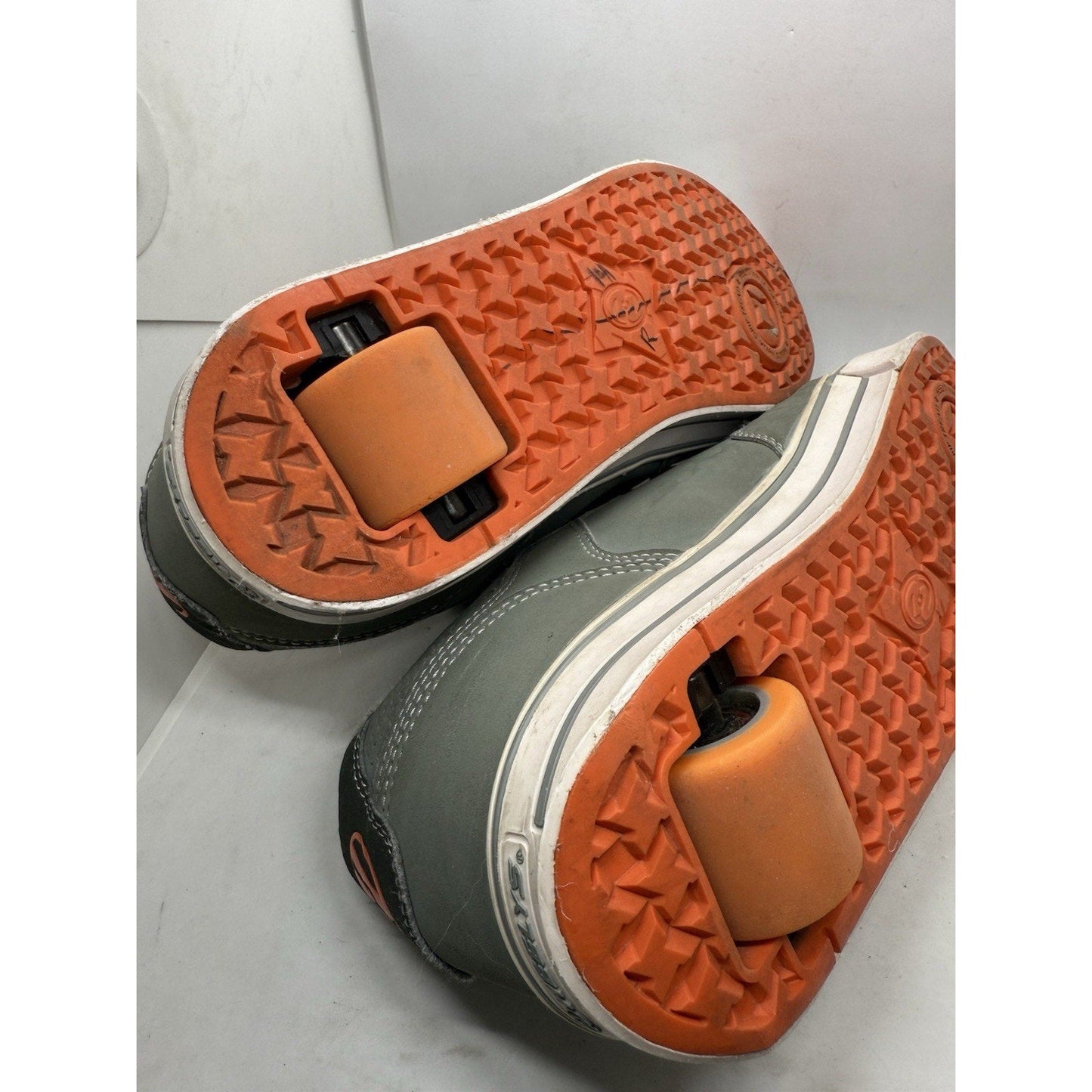 Heelys 770151 Gray Orange Shoes Men’s 10 Roller Skate Sneakers Rare Wheel Adult - thriftgoblin