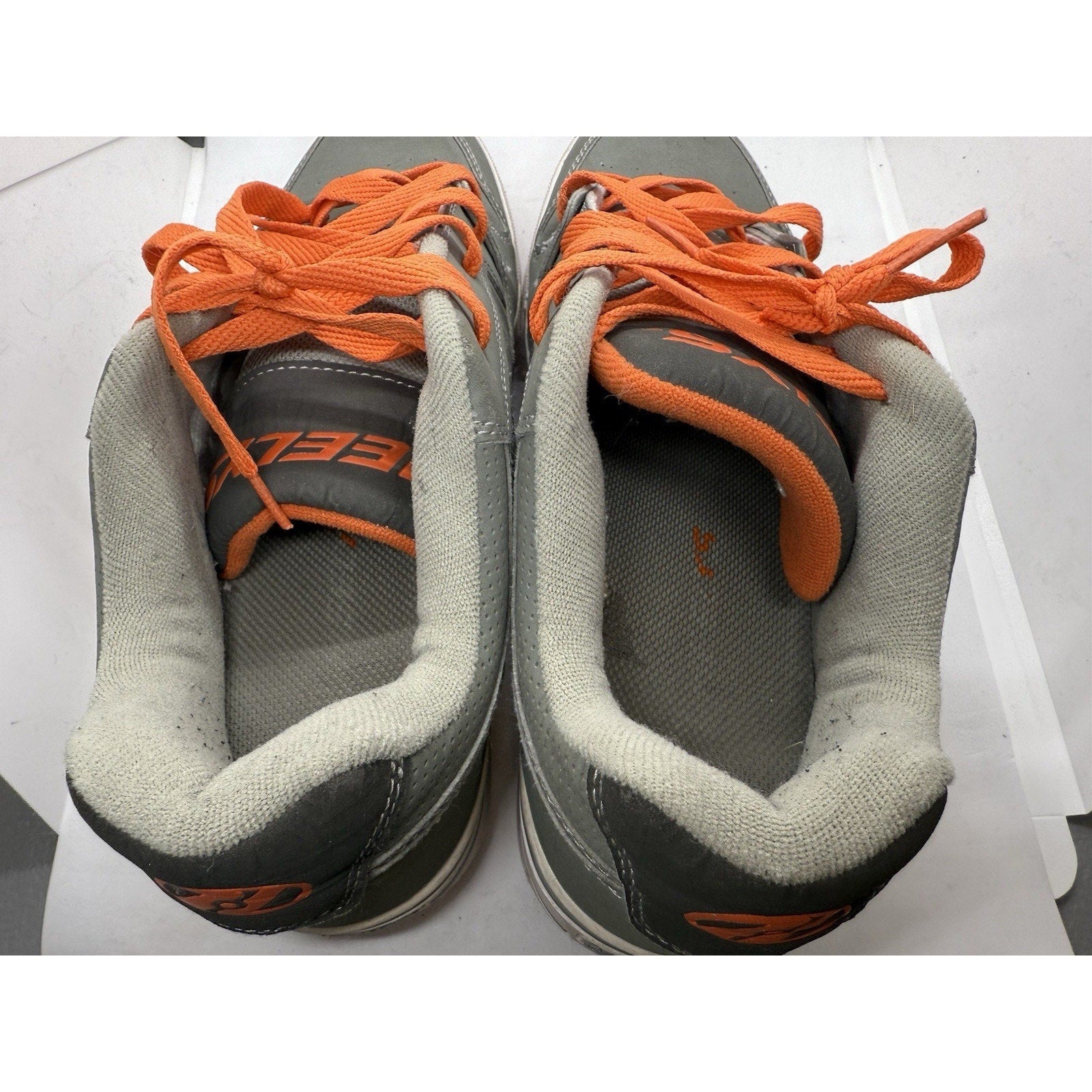 Heelys 770151 Gray Orange Shoes Men’s 10 Roller Skate Sneakers Rare Wheel Adult - thriftgoblin