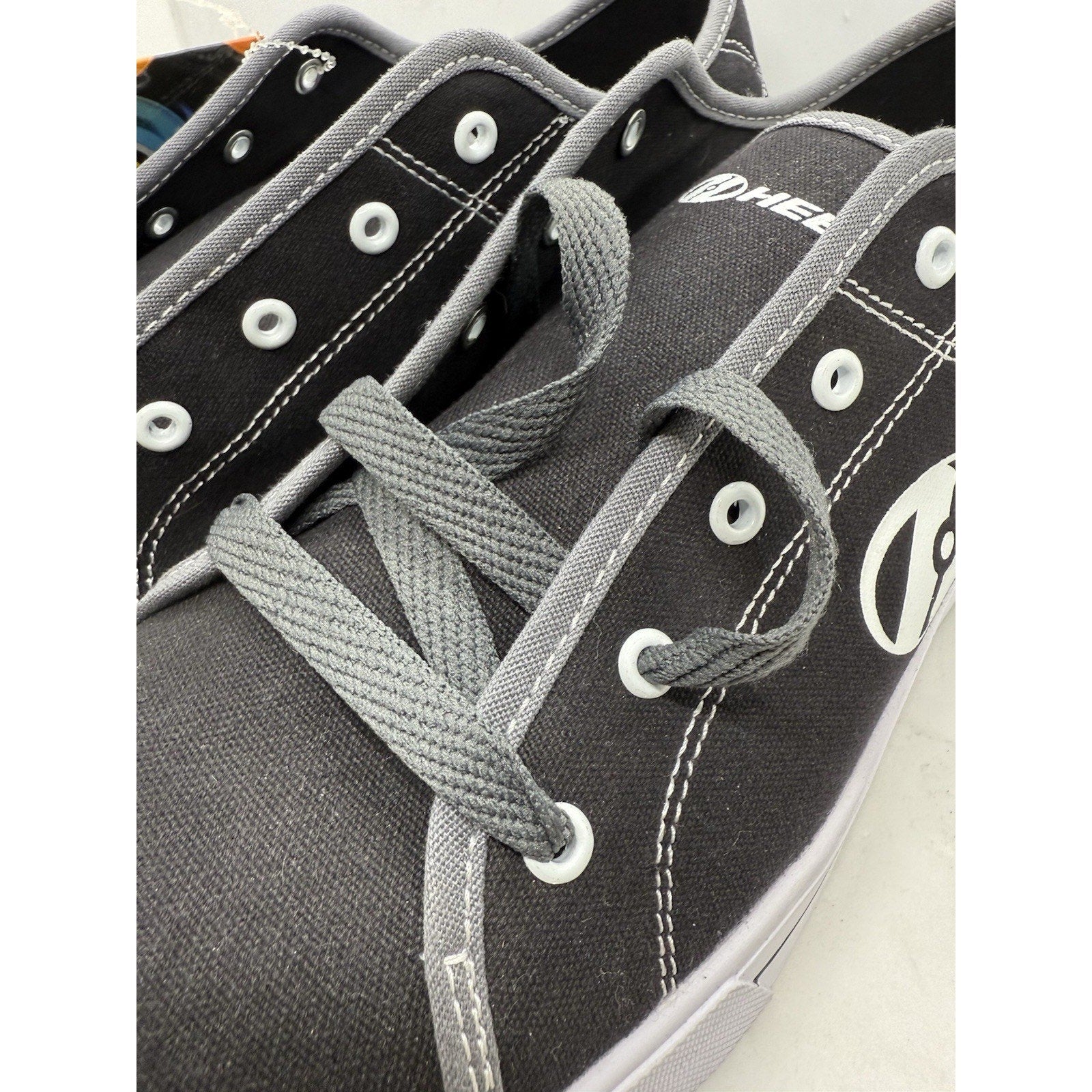 Heelys Men’s Size 11 Black Canvas Skate Shoes With Wheels HES10459 New Adult Fun - thriftgoblin