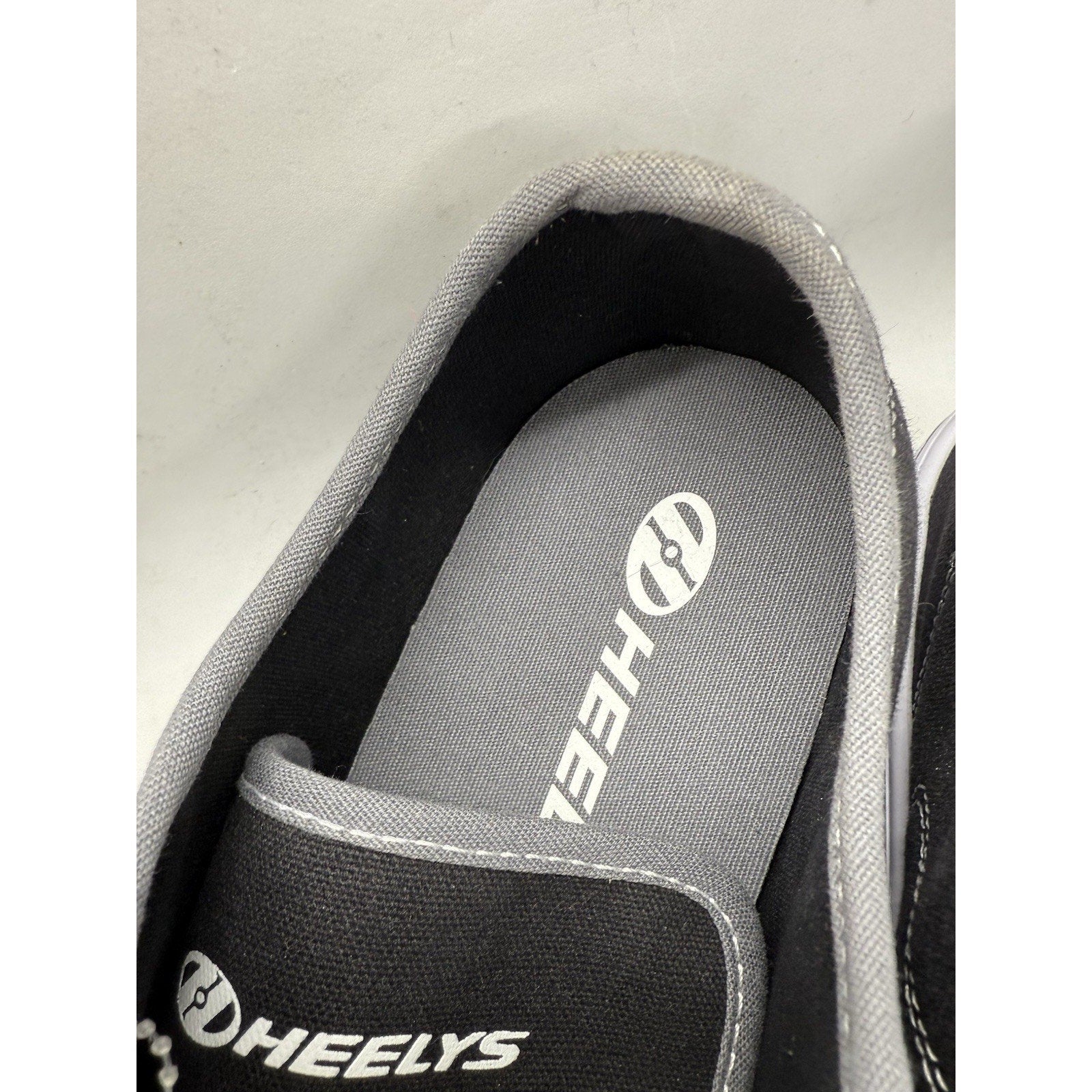 Heelys Men’s Size 11 Black Canvas Skate Shoes With Wheels HES10459 New Adult Fun - thriftgoblin
