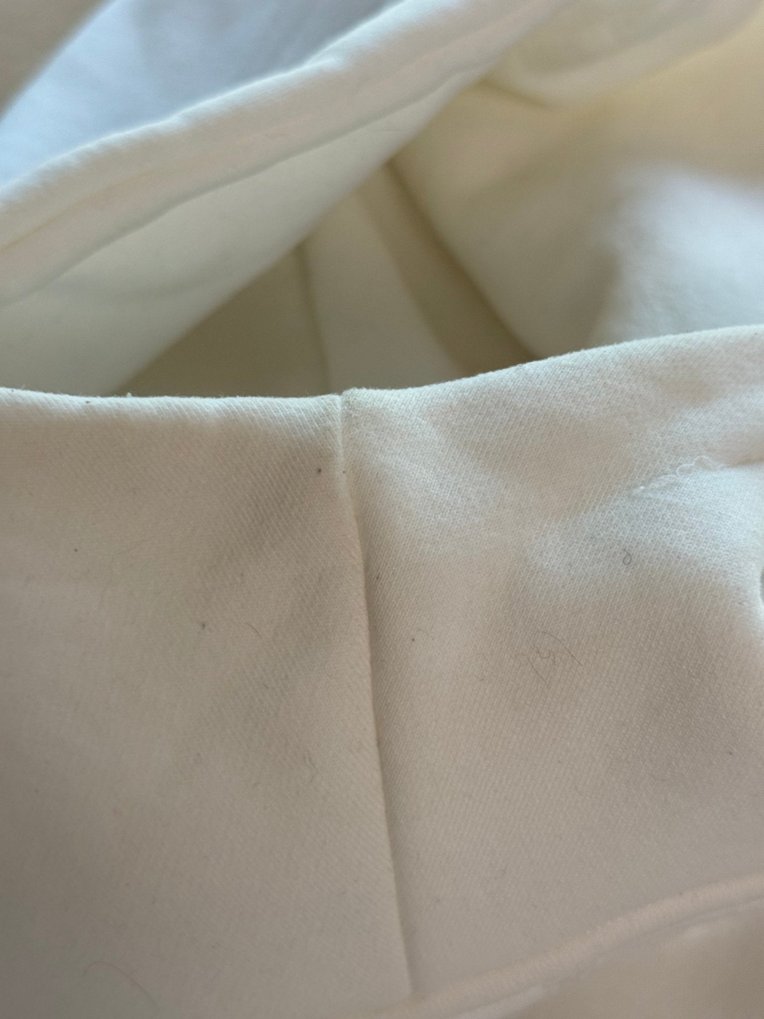 Huni Design Mona Thomas White Hoodie XL Puff Logo 3D Dot Sleeve Est 2018 - thriftgoblinTops