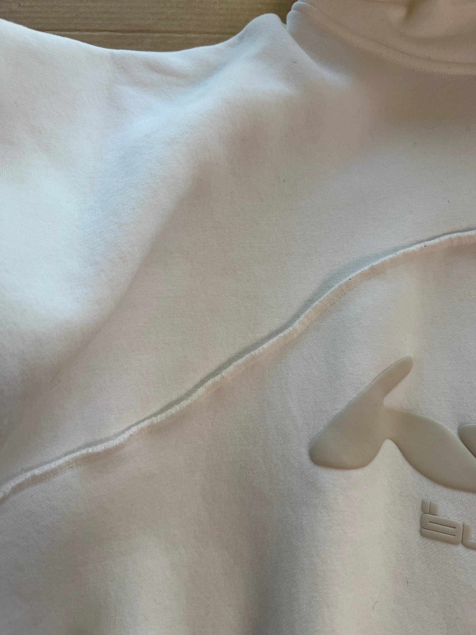 Huni Design Mona Thomas White Hoodie XL Puff Logo 3D Dot Sleeve Est 2018 - thriftgoblinTops