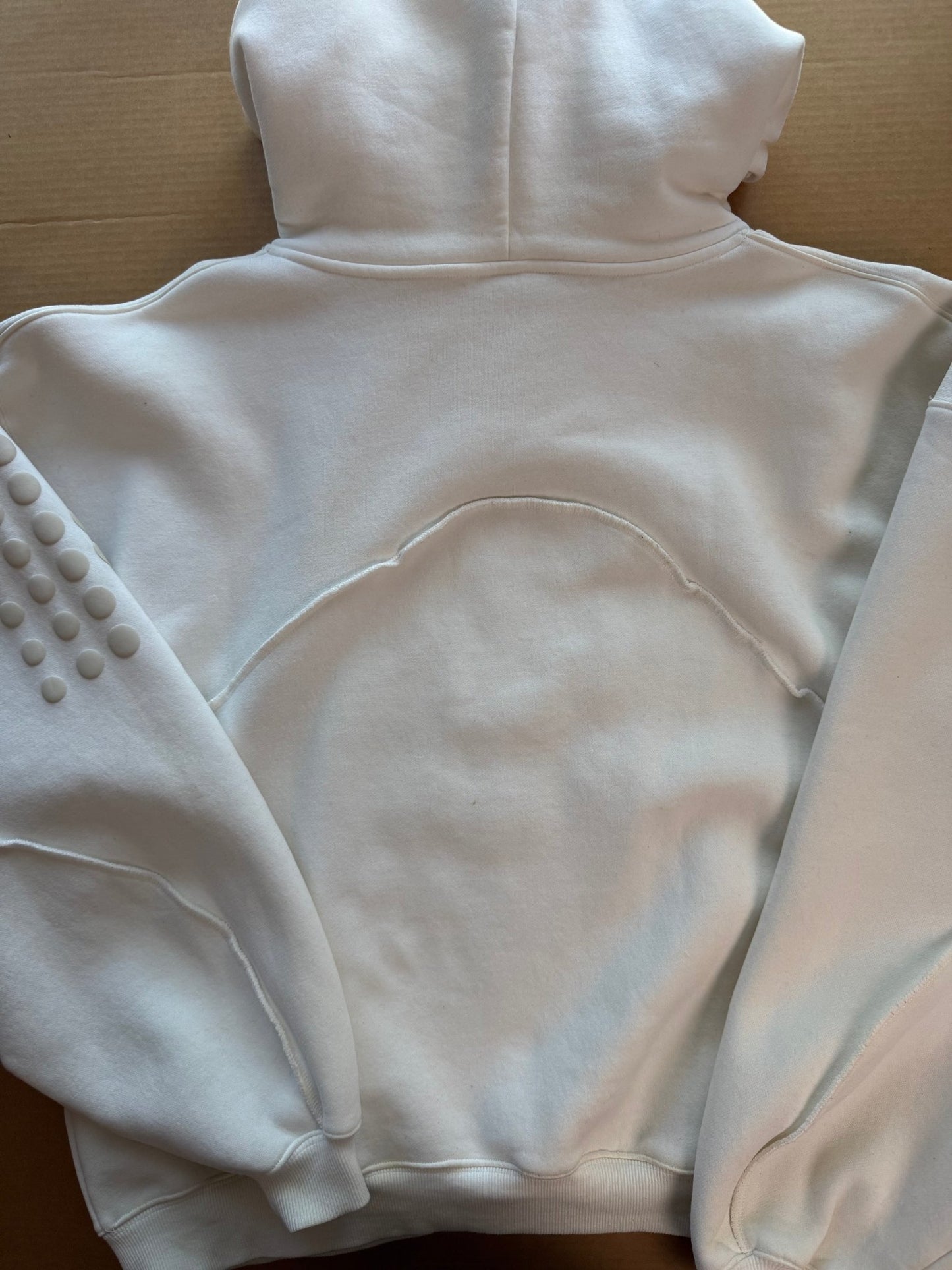 Huni Design Mona Thomas White Hoodie XL Puff Logo 3D Dot Sleeve Est 2018 - thriftgoblinTops