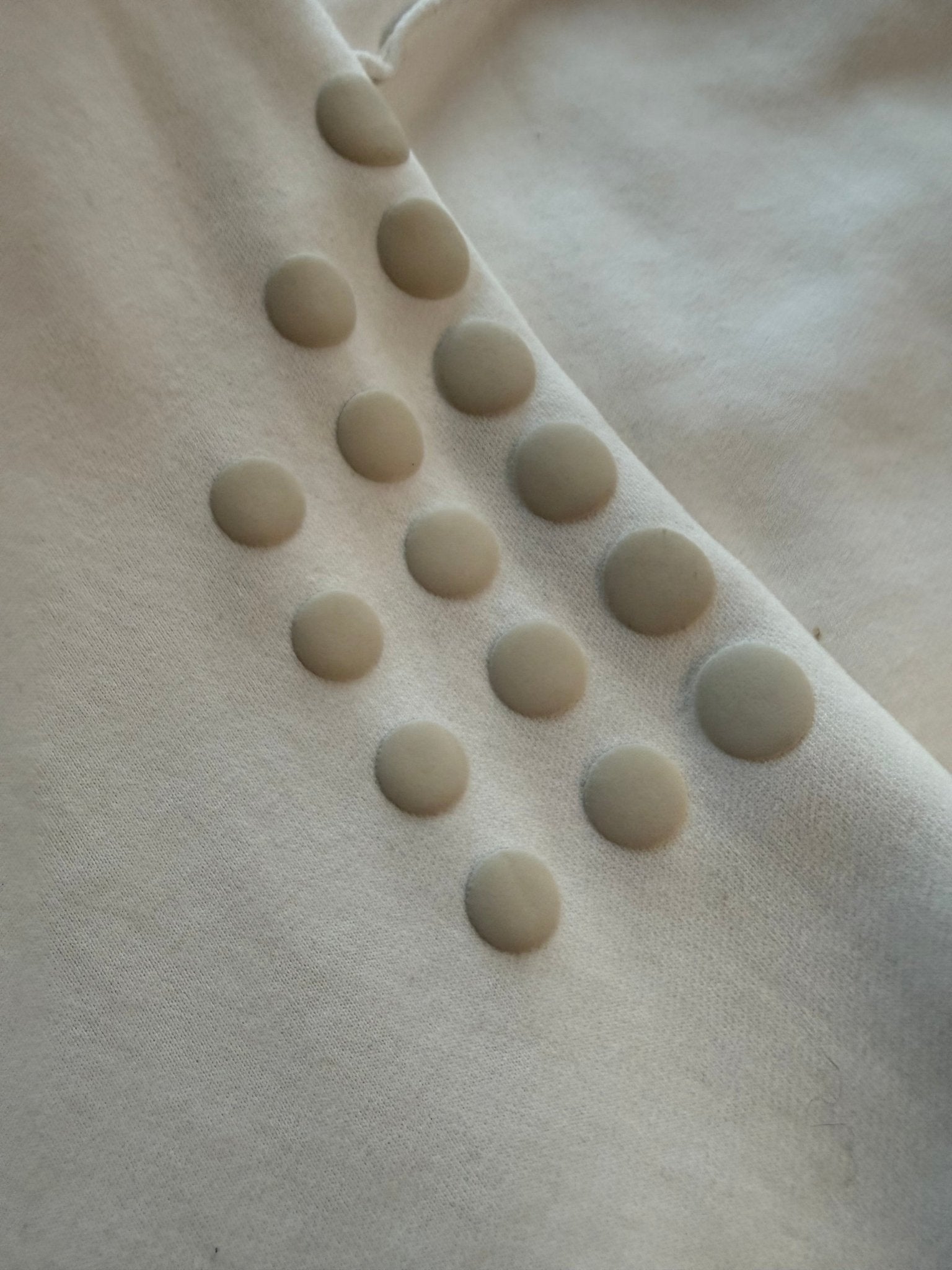 Huni Design Mona Thomas White Hoodie XL Puff Logo 3D Dot Sleeve Est 2018 - thriftgoblinTops