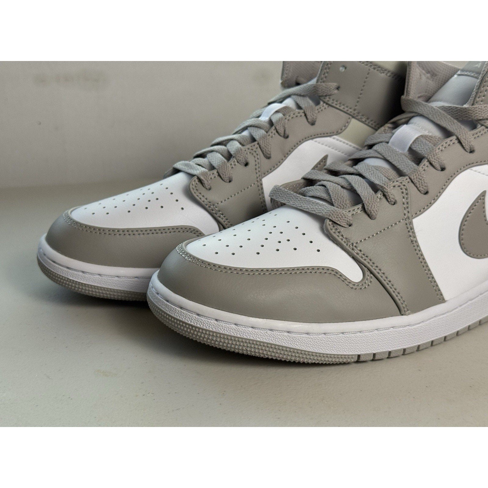 Nike Air Jordan 1 Mid College Grey Light Bone White 554724 - 082 Men’s Size 12 Fye - thriftgoblin