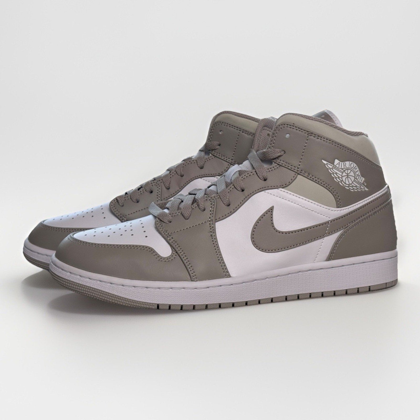 Nike Air Jordan 1 Mid College Grey Light Bone White 554724 - 082 Men’s Size 12 Fye - thriftgoblin