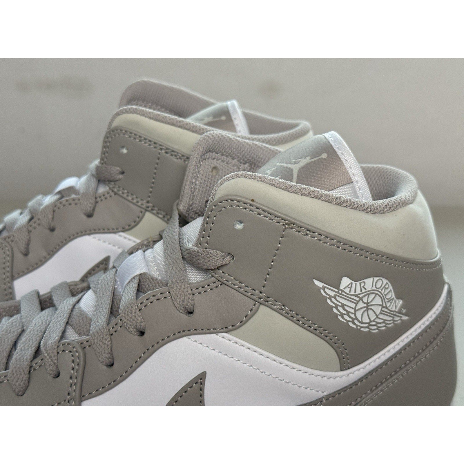 Nike Air Jordan 1 Mid College Grey Light Bone White 554724 - 082 Men’s Size 12 Fye - thriftgoblin