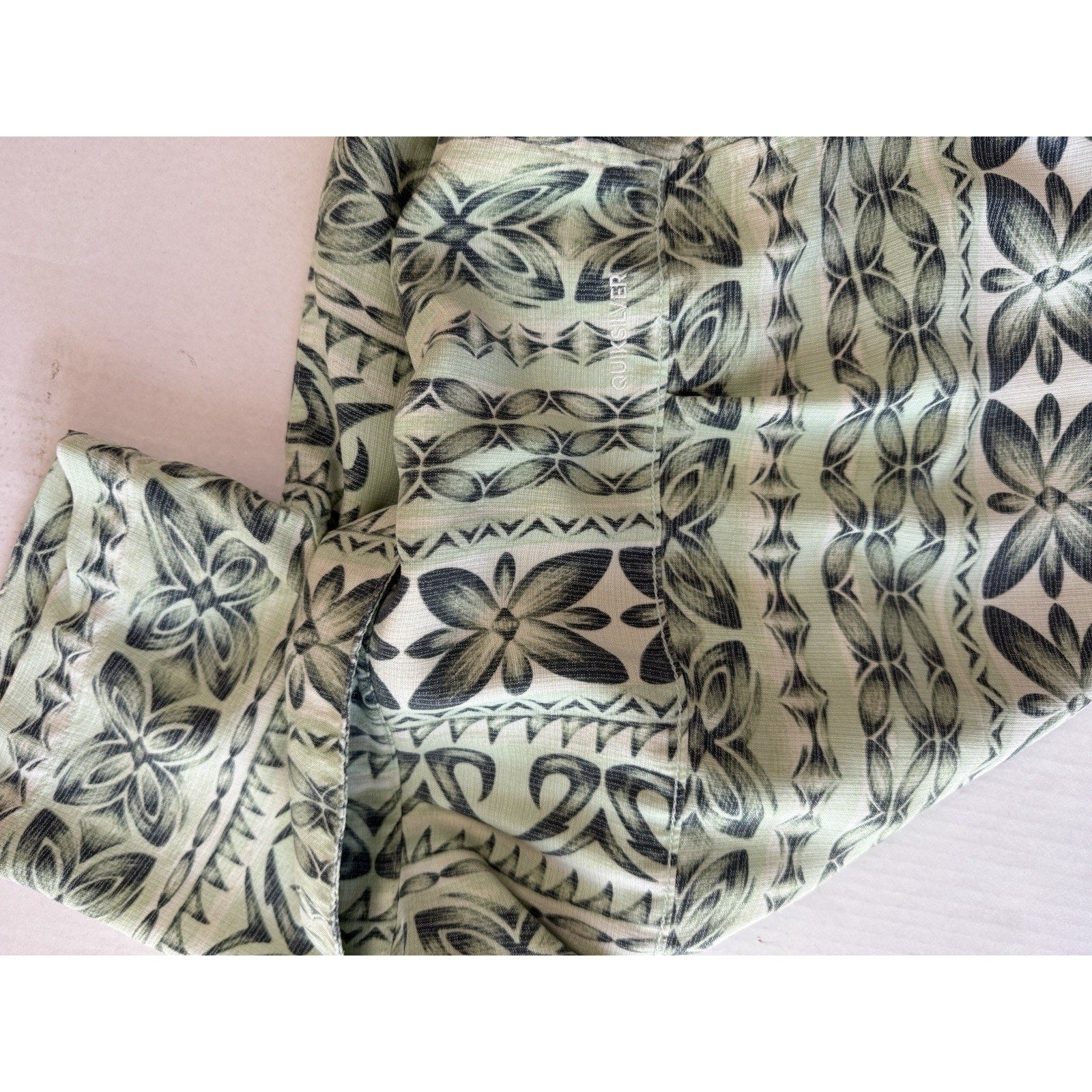 Quiksilver Waterman Collection Tailored Fit Hawaiian Shirt Men Large Sage Green - thriftgoblin